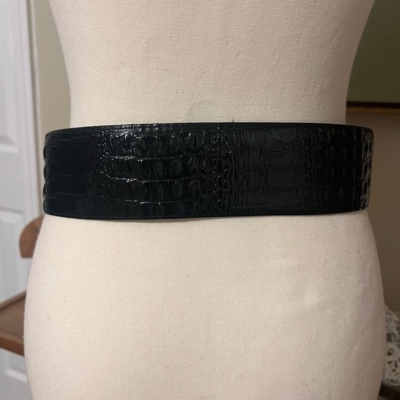 Vintage Avignon Black Croc Embossed Statement Belt Gold Tone Inlay Buckle SM - Picture 6 of 12